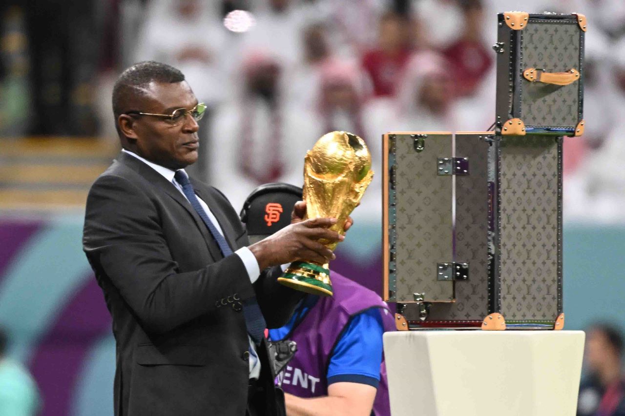 مجسم كأس العالم .. تعرفوا على تاريخ المسابقة الرياضية الأهم في العالم و مواصفات الكأس